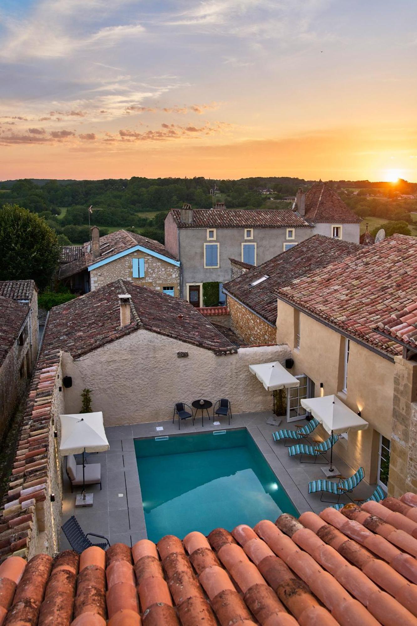 Hotel Le Chevalier Bleu Monpazier Exterior photo